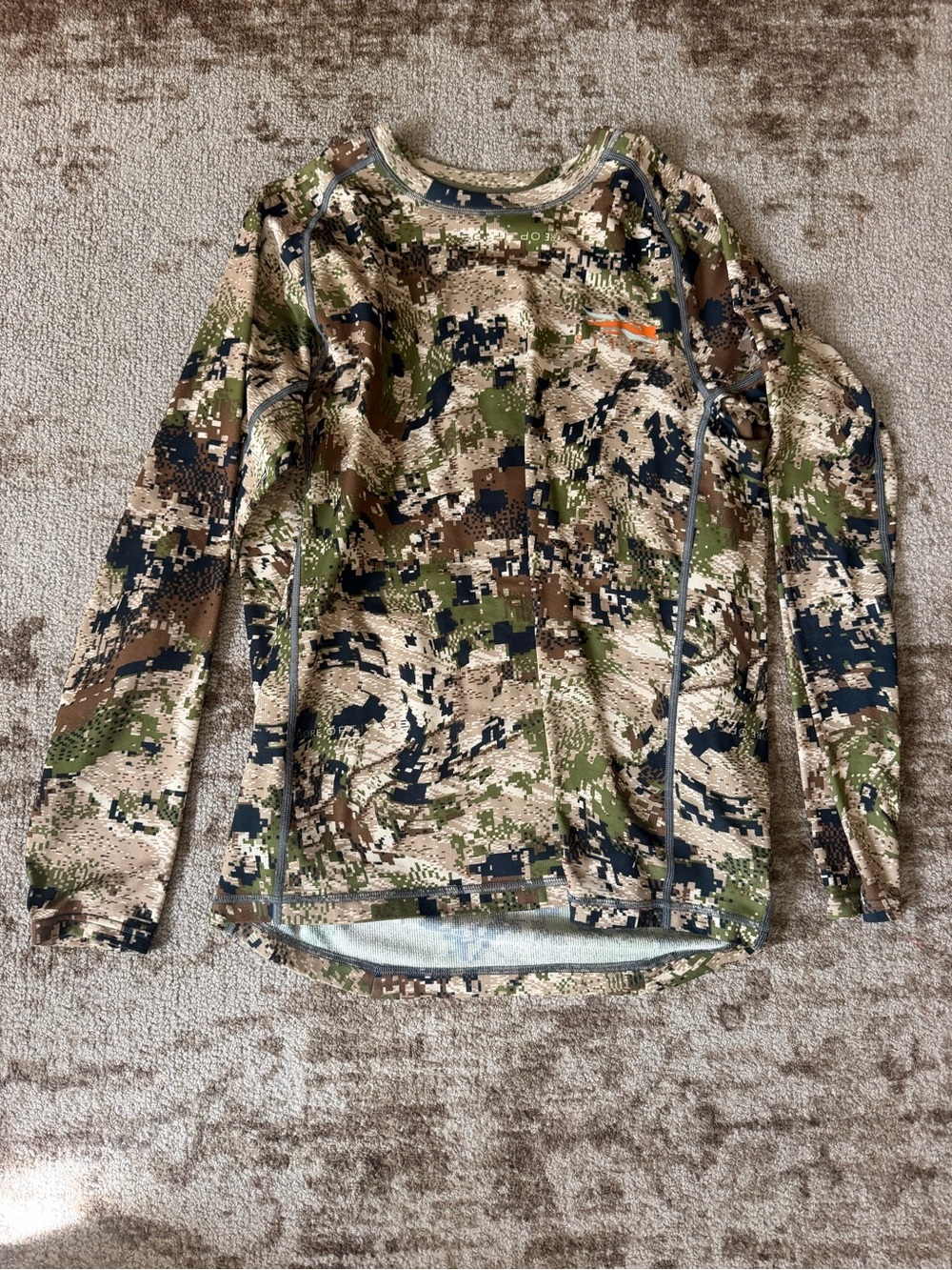 Sitka Camouflage size 32 pants and large shirt - Picture 2 of 3